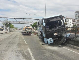AK Partilileri taşıyan otobüs kaza yaptı: 32 yaralı