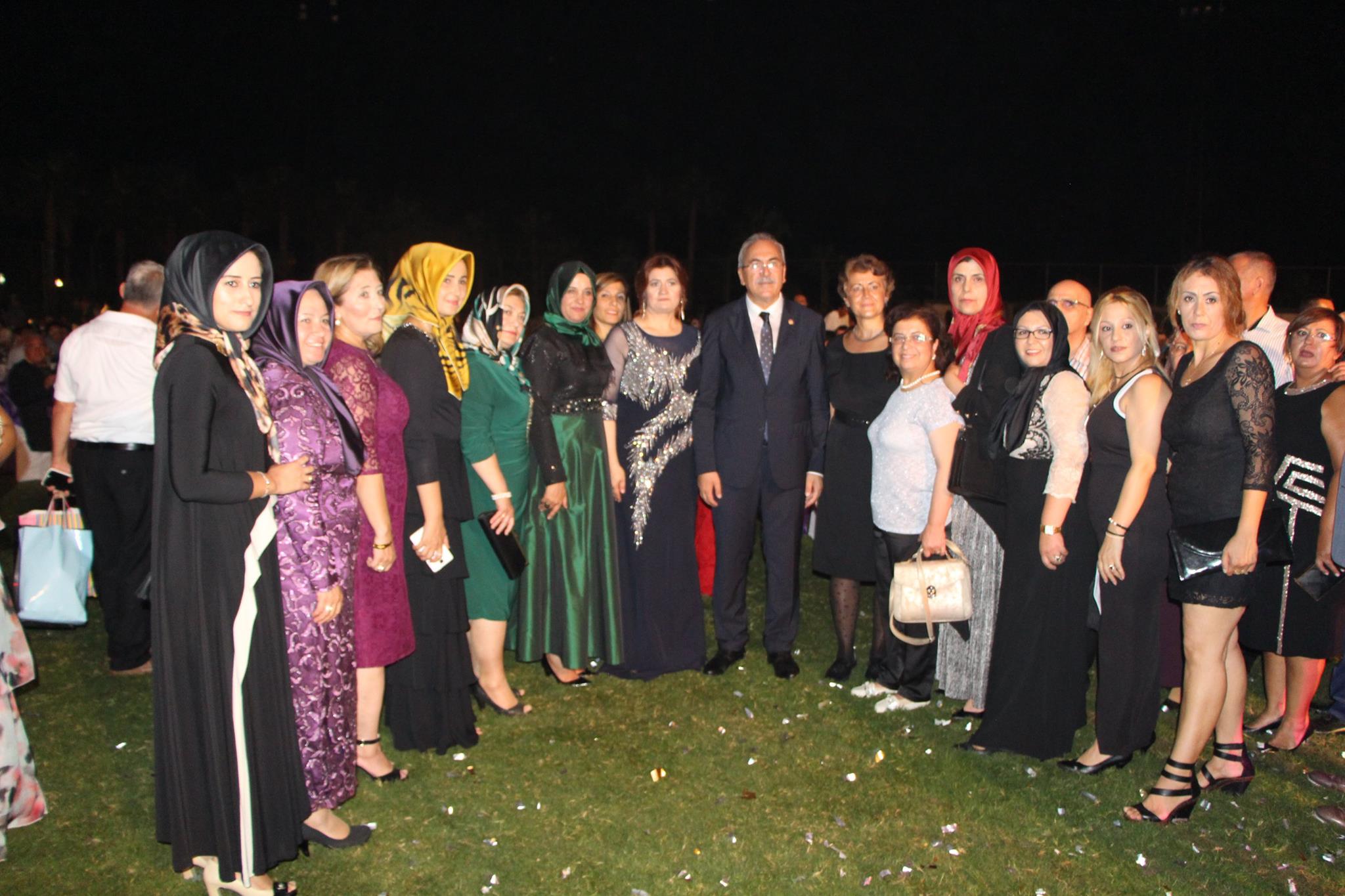 Aydın kızını evlendirdi
