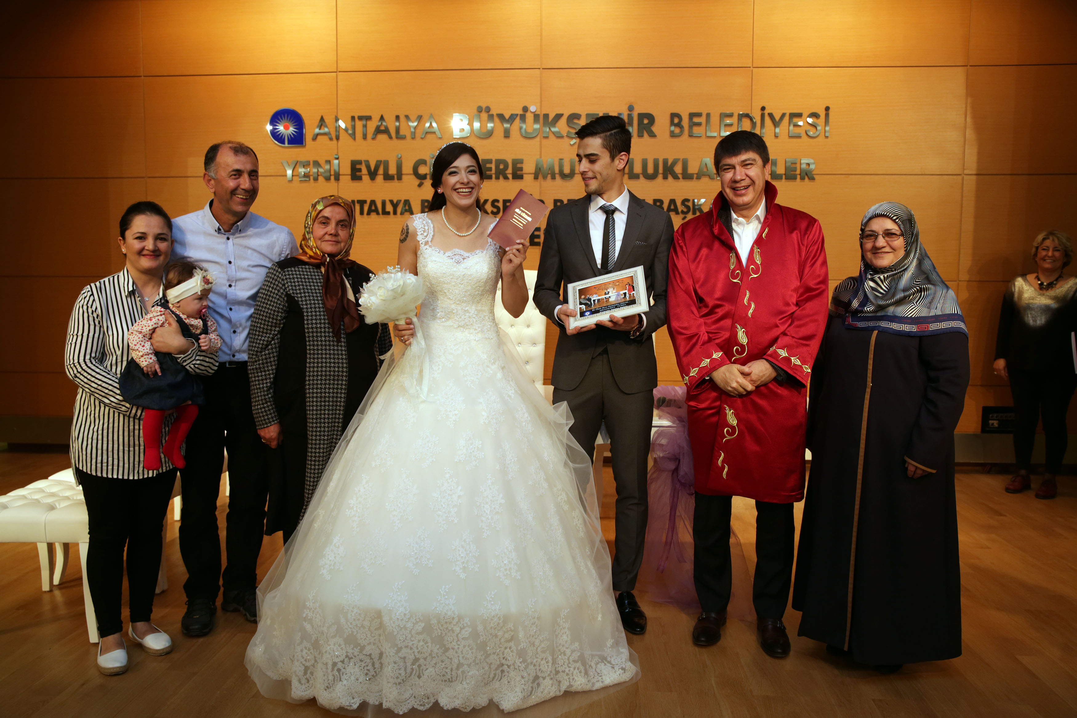 Bir yılda 1600 çift nikâh kıydı