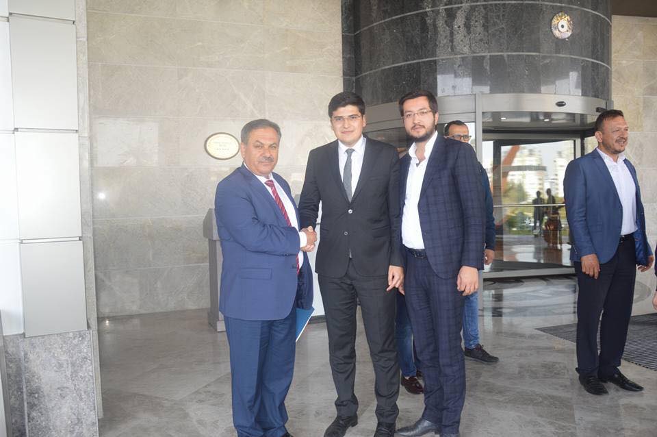 Genç başkanı tebrik etti