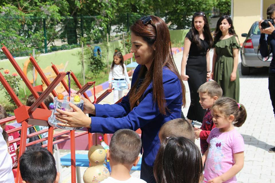 Minik eller yuva yaptı