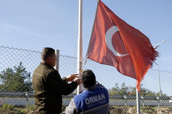 Antalya Valiliği'nden 'Bayrak' talimatı
