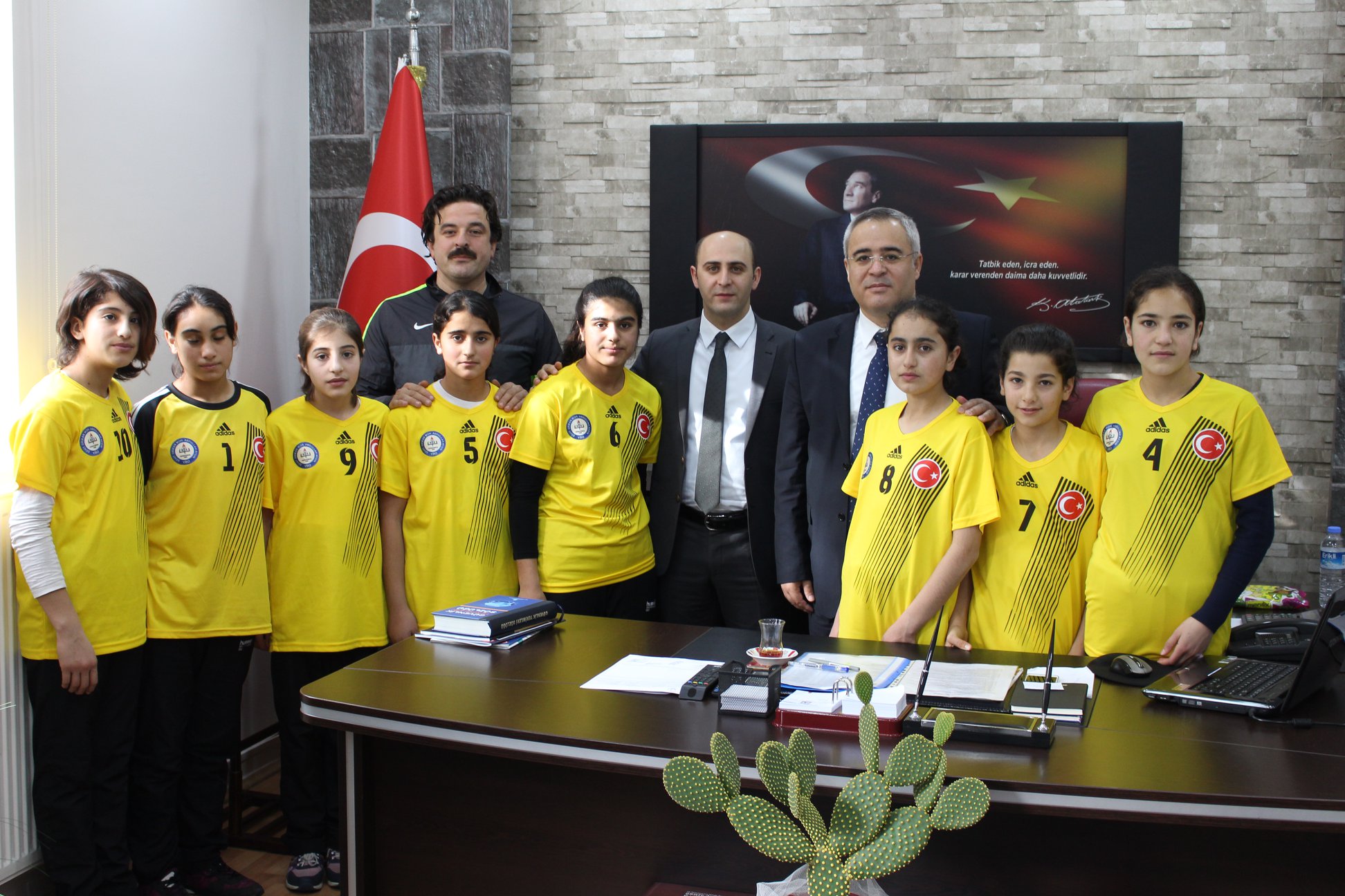 Kaymakam Ekinci, ‘Hentbolun Sultanları’nı ağırladı