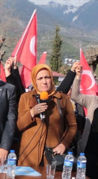 ‘Bir eğitimciye silah değil kalem yakışır’