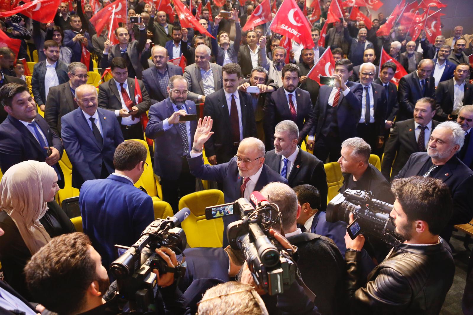 Karamollaoğlu adayları tanıttı