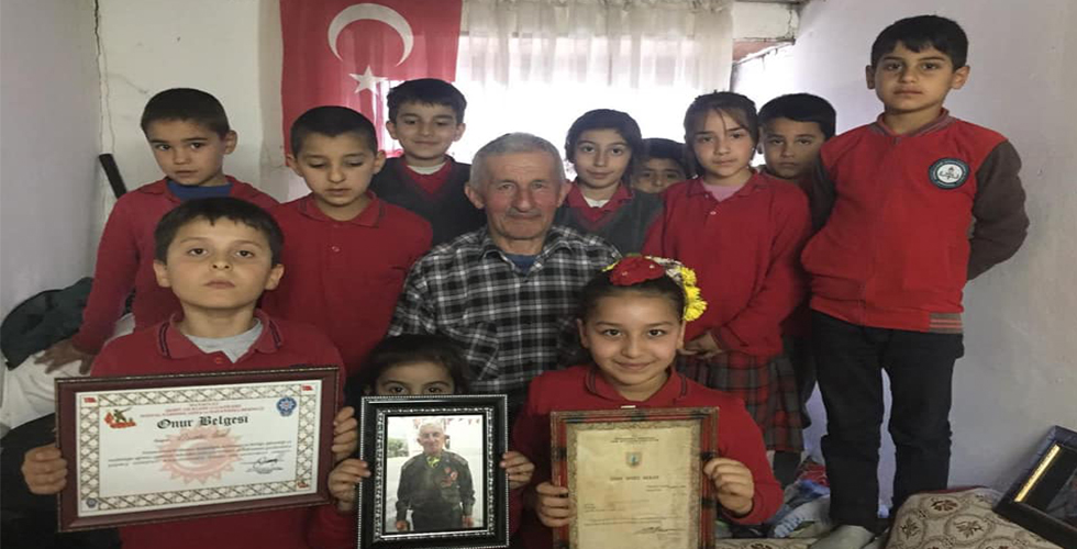 Öğrencilerden gaziye ziyaret