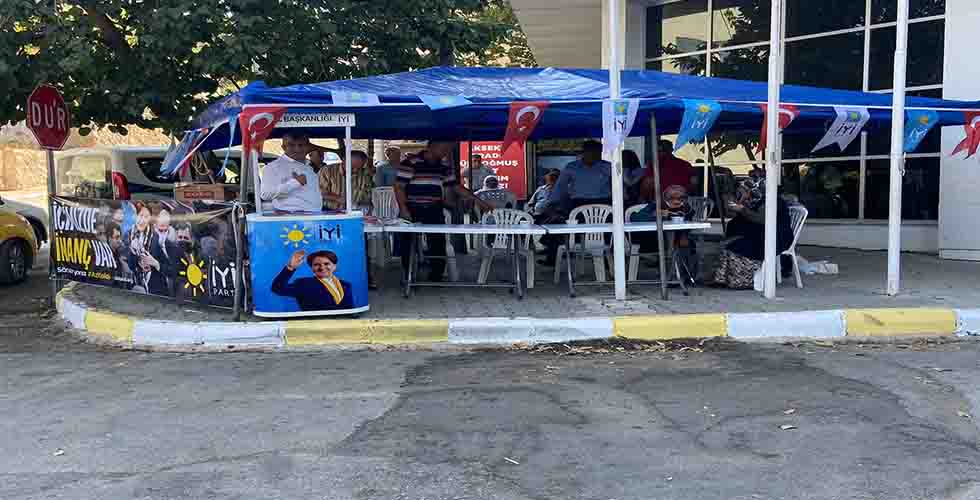 İyi'ler aşure dağıttı