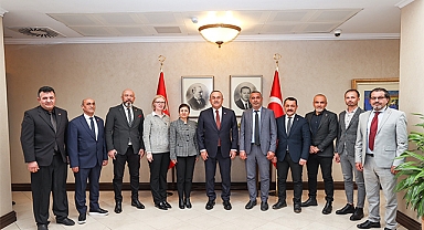 Çavuşoğlu gazetecileri ağırladı