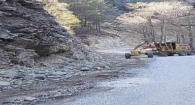 Taşatan yolu temizleniyor