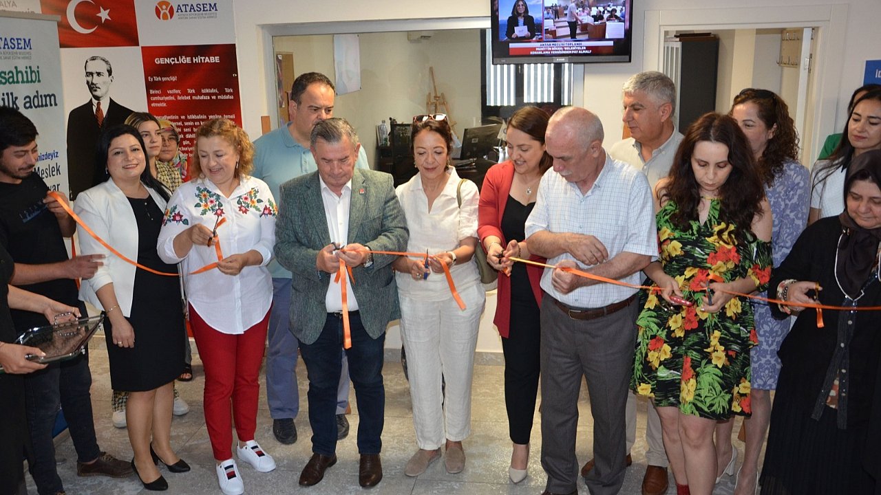 Alanya ATASEM’de yıl sonu sergisi