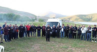 Dualarla hizmete girdi