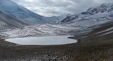 Mevsimin ilk karı düştü