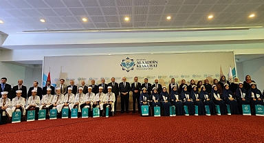 Müftü Yalçınkaya, hafızların sevincine ortak oldu