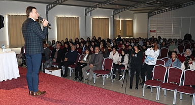 Gazetecilik deneyimlerini aktardı