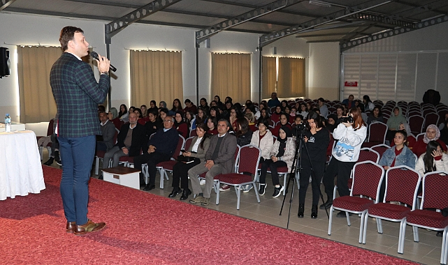 Gazetecilik deneyimlerini aktardı