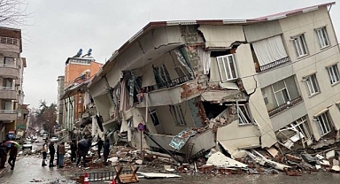 Deprem şehitleri unutulmadı