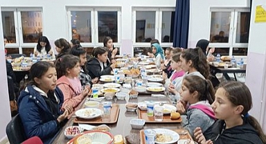 Öğrencilerle iftarda buluştular