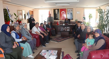 Gülen, ziyaretçileri ağırlıyor