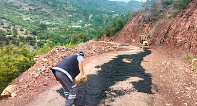 Büyükşehir’in Gündoğmuş’ta yol mesaisi