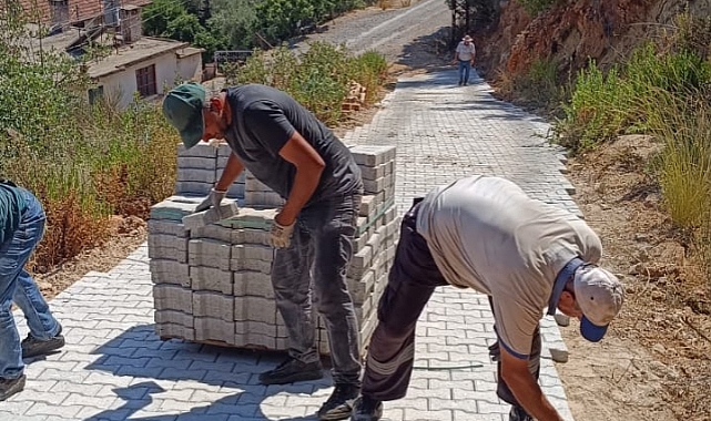Parke taşı çalışmaları sürüyor