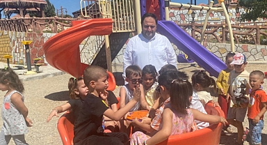 Sevinçlerine ortak oldu