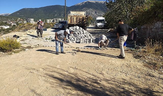 Fatih Mahallesi’ne parke taşı çalışması başlatıldı