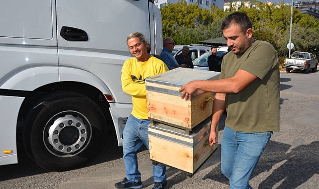 Büyükşehir Belediyesi Alanyalı bal üreticilerine arı kovanı hibe etti