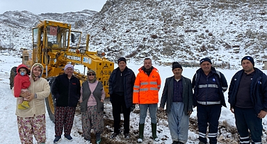 Karda mahsur kalan 3 aile kurtarıldı