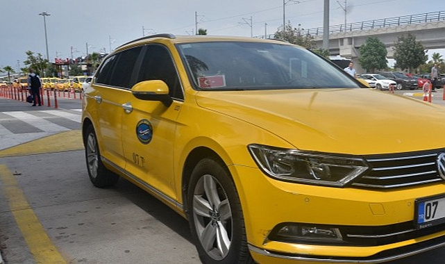 Antalya’da taksiciler ayaklandı