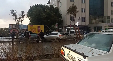 Komşu ilçede fırtına hayatı felç etti