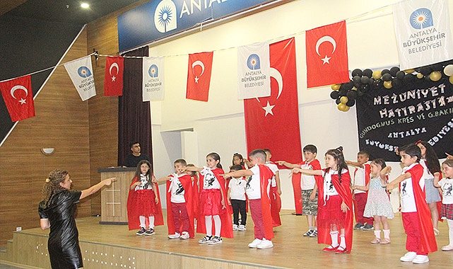 Büyükşehir kreşinde mezuniyet coşkusu yaşandı