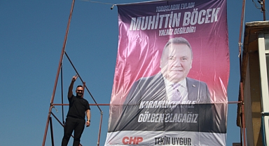 Muhittin Böcek’e afişli destek
