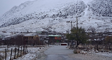 Gündoğmuş’un yüksekleri beyaza büründü