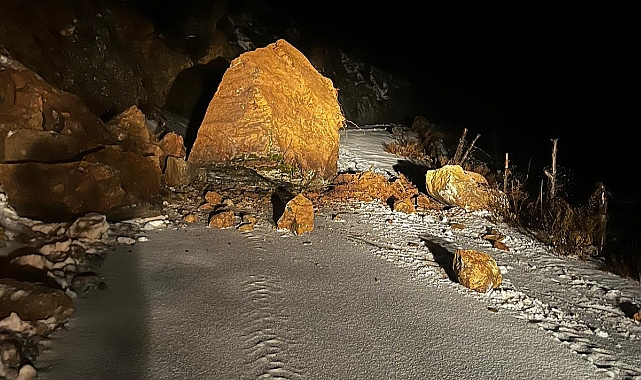 Taşatan yolunda fırtına ve heyelanın izleri siliniyor!