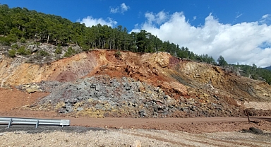 Gündoğmuş’ta dev heyelan