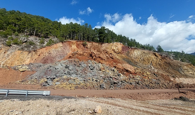 Gündoğmuş’ta dev heyelan